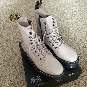 Dr Martens Women's Jadon Ill Pisa Platform
Boots in Vintage Taupe